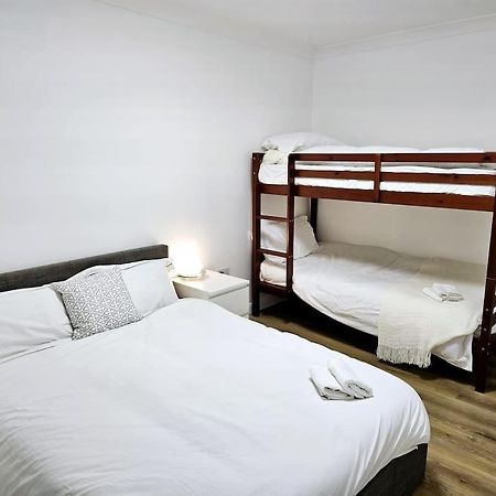 Wonderful Apartment In Wembley ลอนดอน ภายนอก รูปภาพ