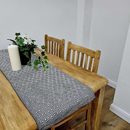 Wonderful Apartment In Wembley ลอนดอน ภายนอก รูปภาพ