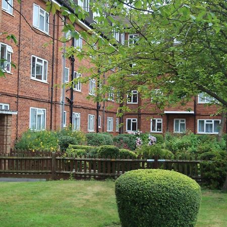 Wonderful Apartment In Wembley ลอนดอน ภายนอก รูปภาพ