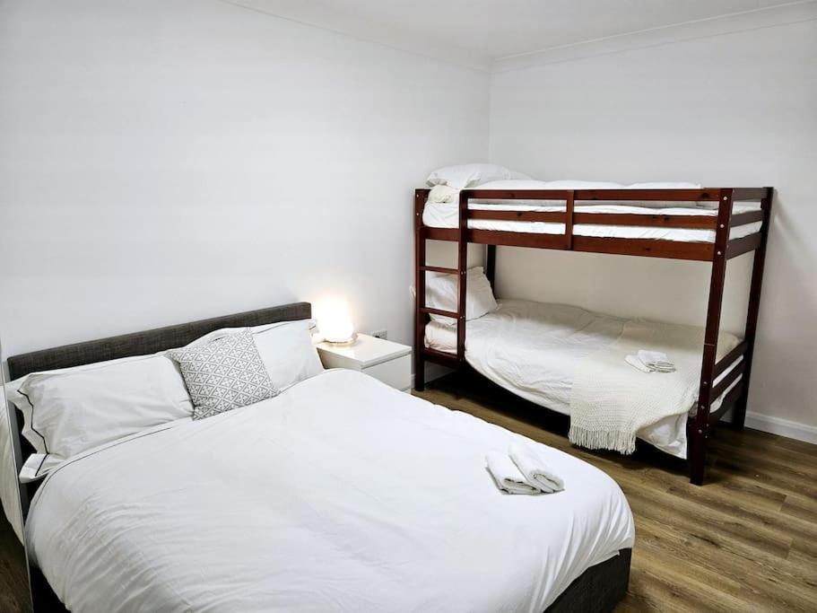 Wonderful Apartment In Wembley ลอนดอน ภายนอก รูปภาพ