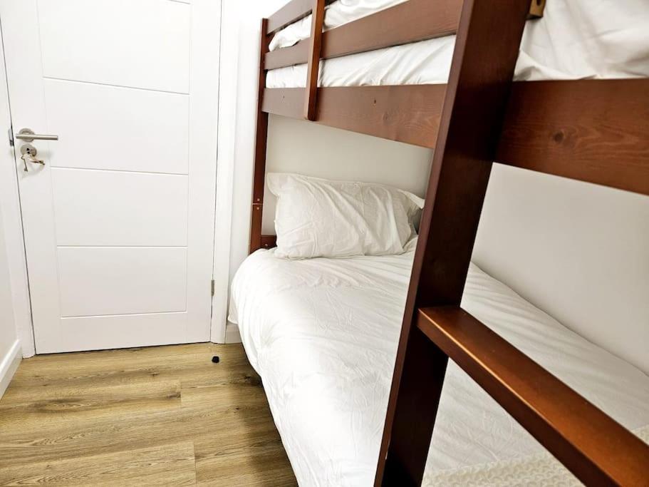 Wonderful Apartment In Wembley ลอนดอน ภายนอก รูปภาพ