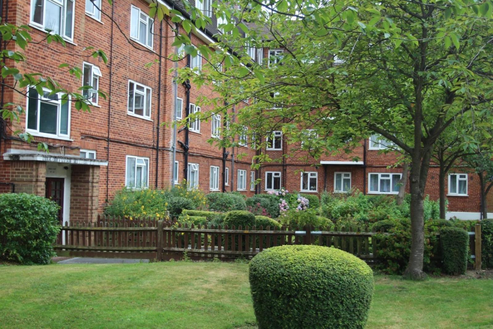 Wonderful Apartment In Wembley ลอนดอน ภายนอก รูปภาพ